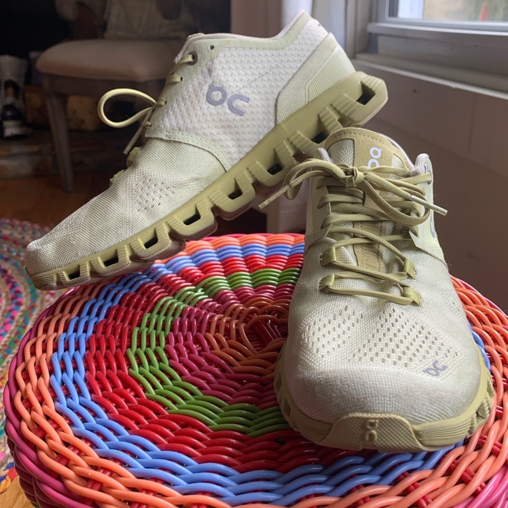 Light green/yellow On Helion sneakers. Great condition